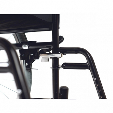 Кресло-коляска Ortonica для инвалидов Base 100 с пневматическими колесами. Изображение 3 из 10